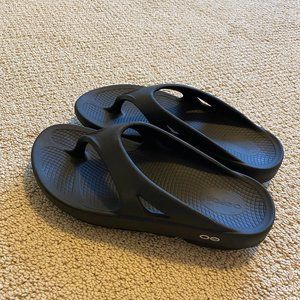 Oofos Recovery Sandals